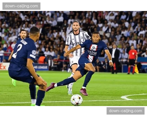 巴黎圣日耳曼对阵蒙彼利埃赛前，重点演练前场丢球后的反抢转换