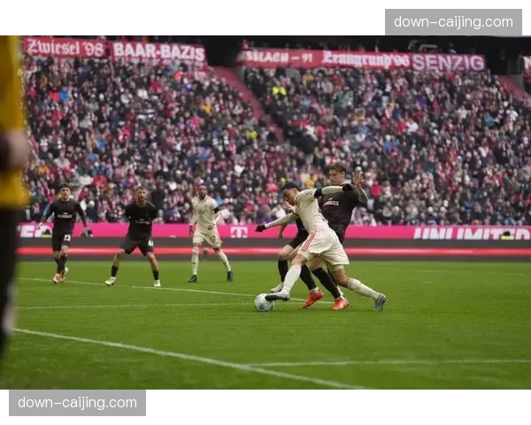 拜仁5-0横扫圣保利豪取12分领先优势